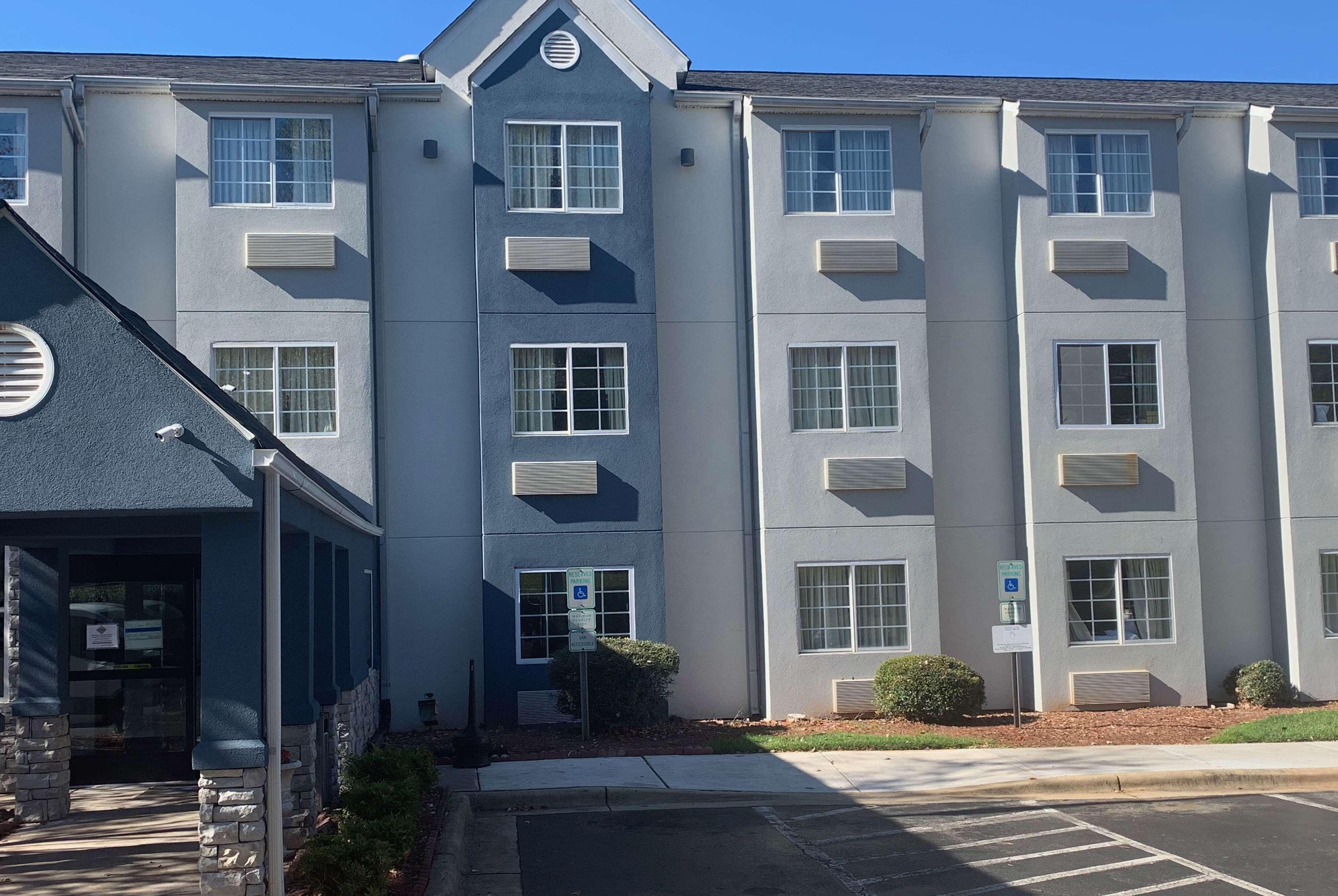 Microtel Inn By Wyndham Charlotte Airport Exterior photo